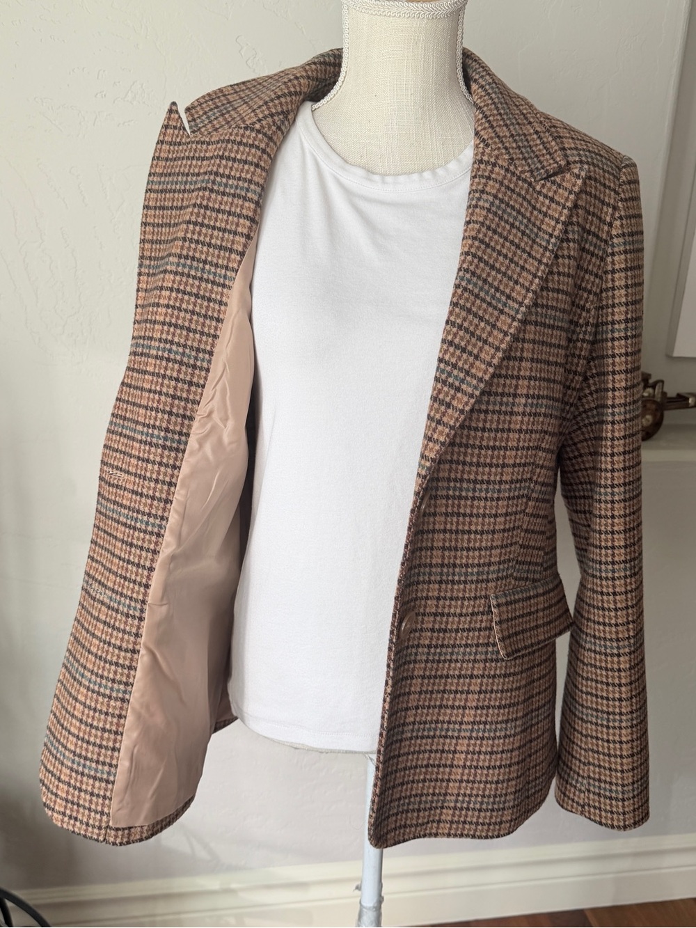 Chadwicks Women's Vintage Wool Blend Tan and Brown Plaid Blazer Jacket Size 12 - Picture 2 of 13